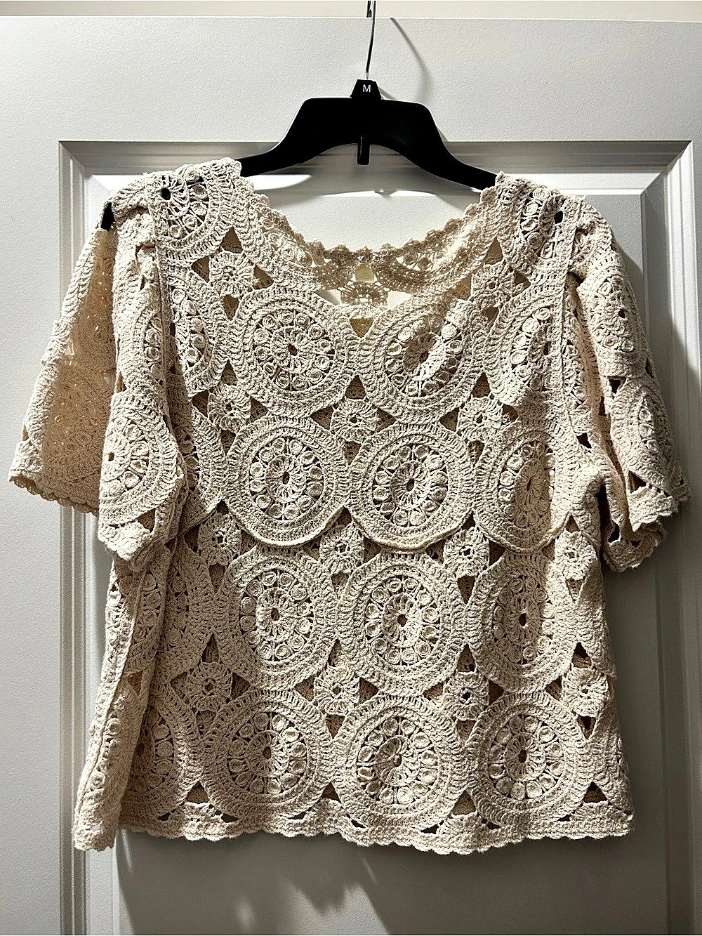 ultra pink Crochet Short Sleeve Top in Cream Size Large Like New